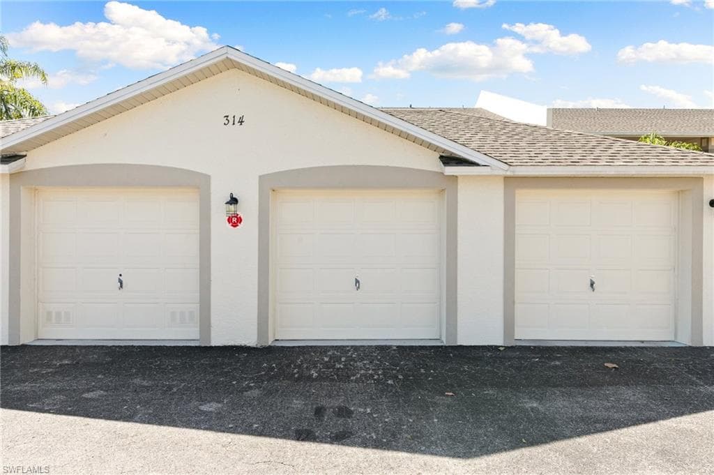 314 Newport Dr 1605, Naples, FL 34114-29