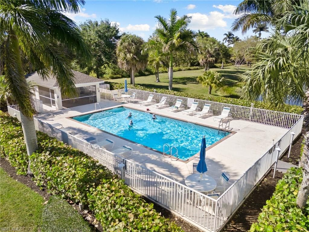 314 Newport Dr 1605, Naples, FL 34114-37