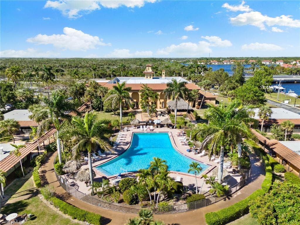 314 Newport Dr 1605, Naples, FL 34114-39