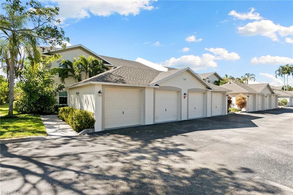 314 Newport Dr 1605, Naples, FL 34114-4