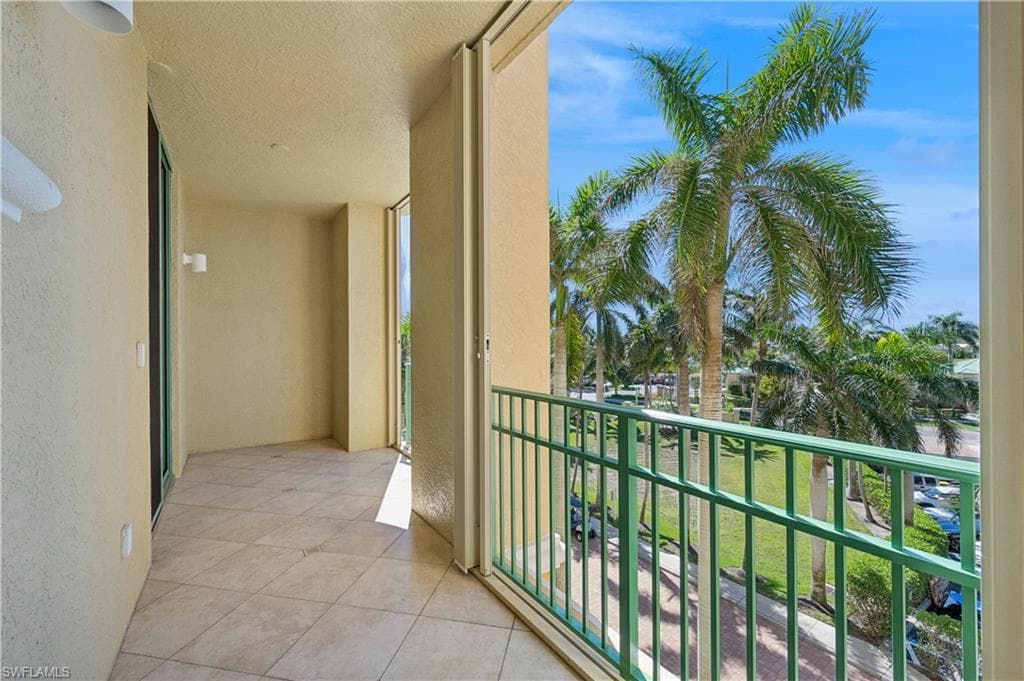 1079 Bald Eagle Dr N402, Marco Island, FL 34145-18