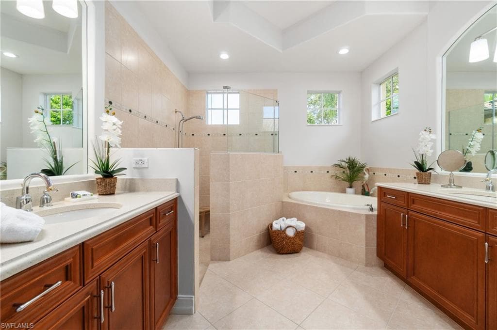 7692 Cottesmore Dr, Naples, FL 34113-13