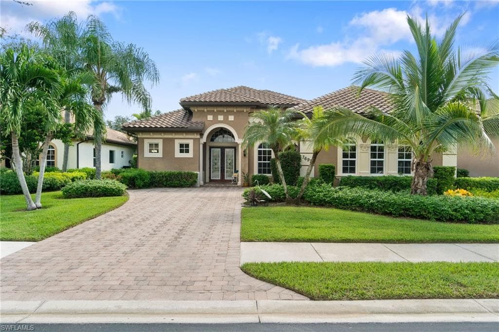 7692 Cottesmore Dr, Naples, FL 34113-3