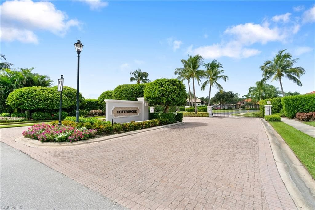 7692 Cottesmore Dr, Naples, FL 34113-39