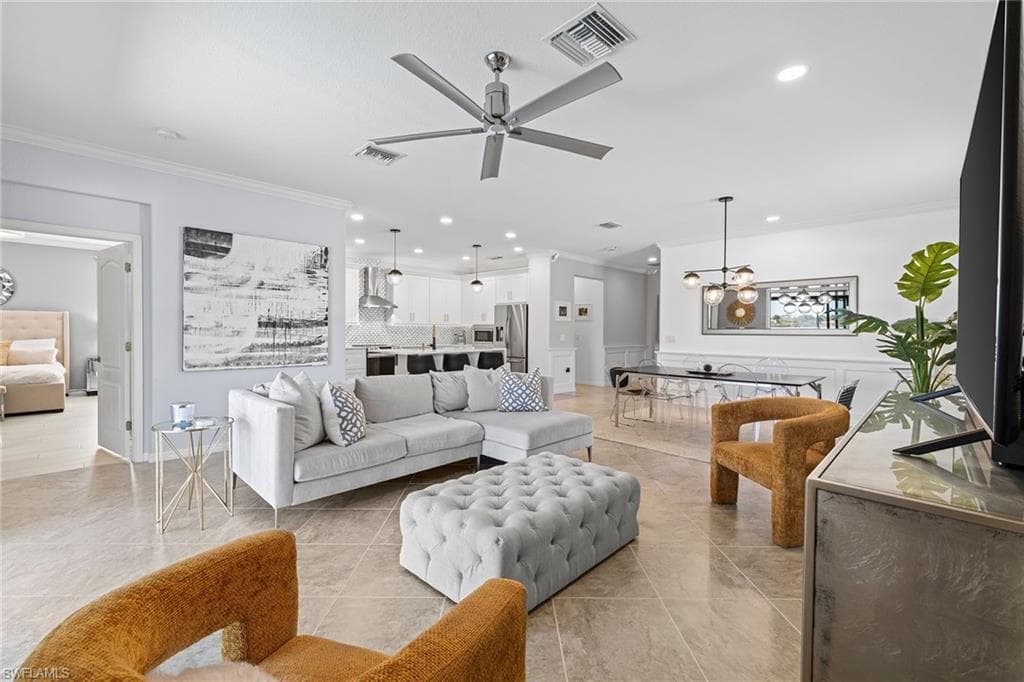 1526 Santiago Cir, Naples, FL 34113-10