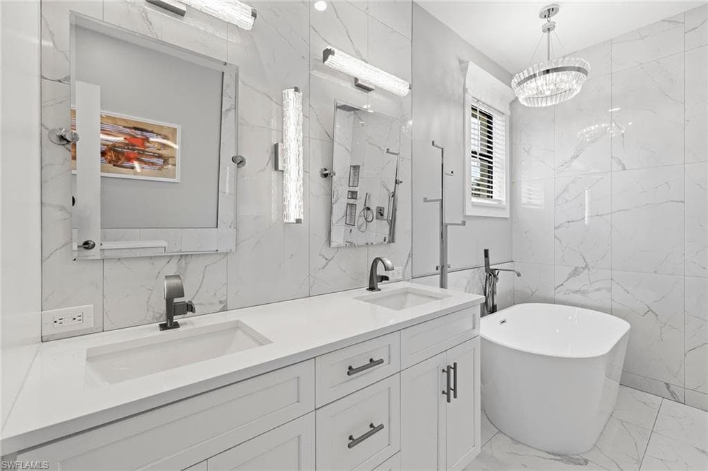 1526 Santiago Cir, Naples, FL 34113-14