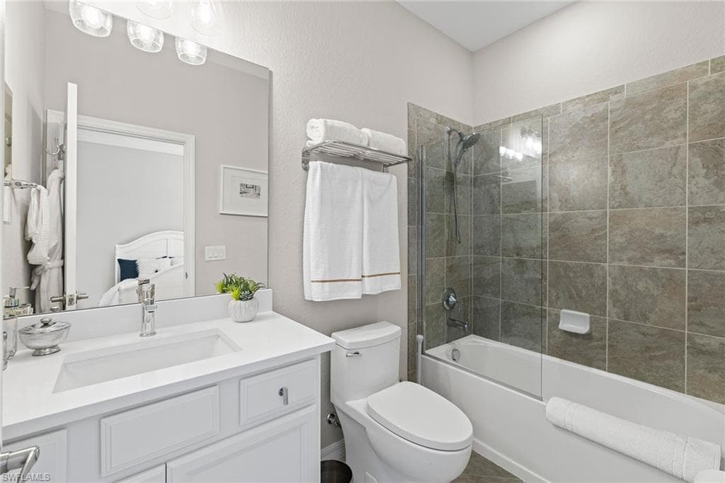 1526 Santiago Cir, Naples, FL 34113-16