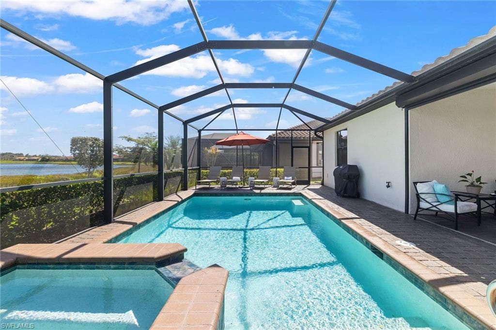 1526 Santiago Cir, Naples, FL 34113-25