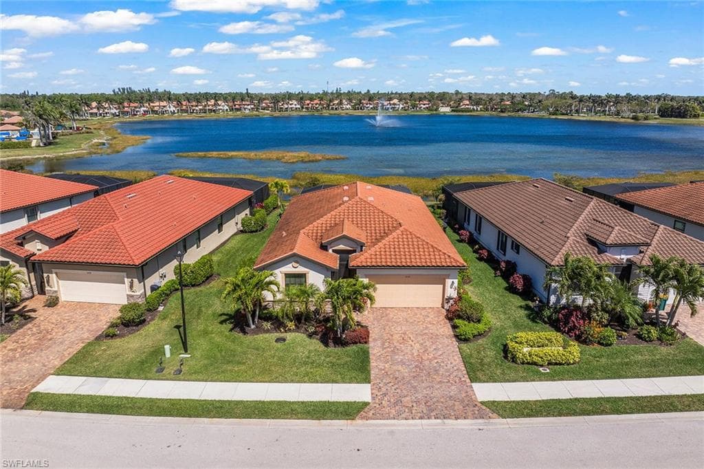1526 Santiago Cir, Naples, FL 34113-2