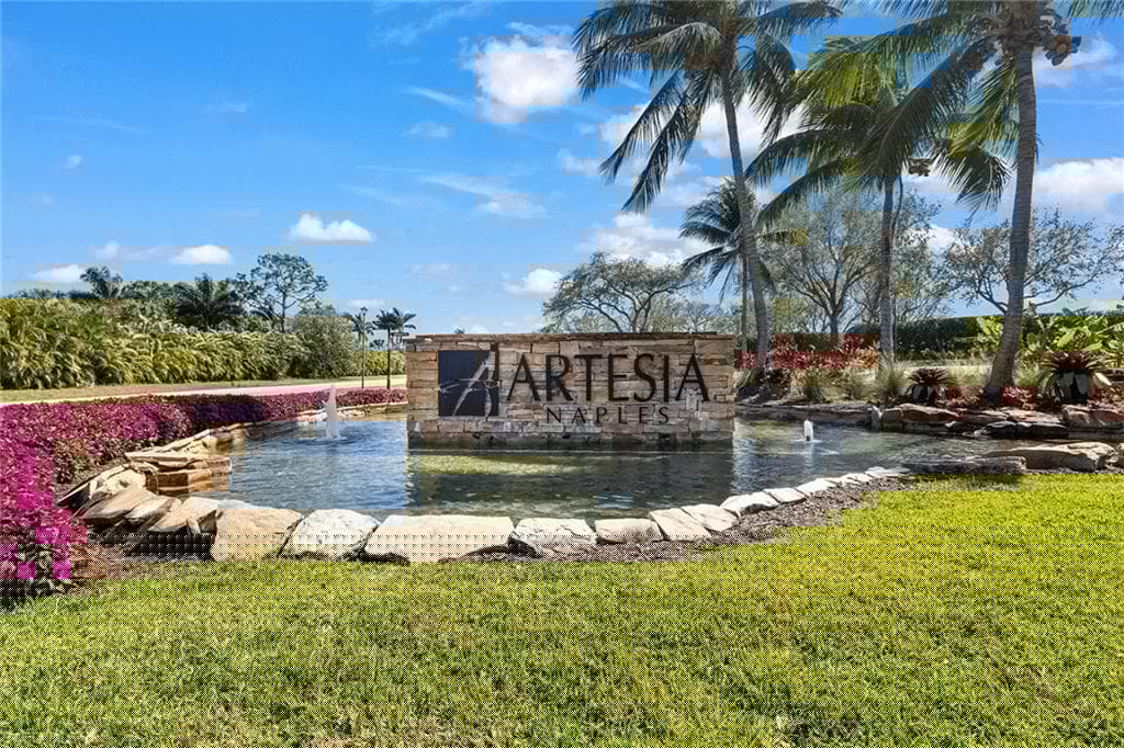 1526 Santiago Cir, Naples, FL 34113-29