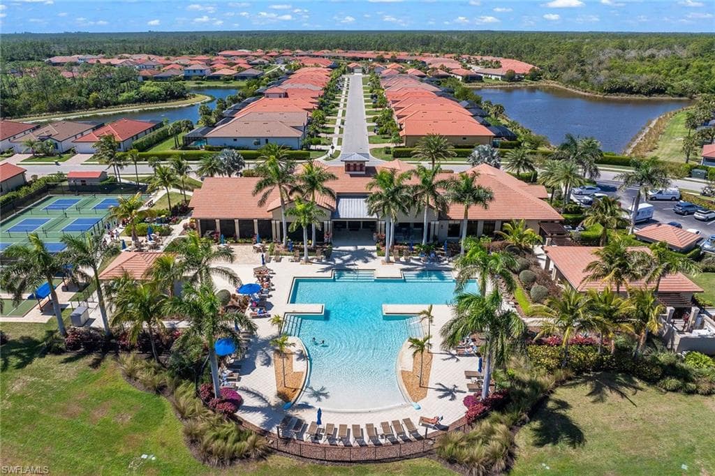 1526 Santiago Cir, Naples, FL 34113-31