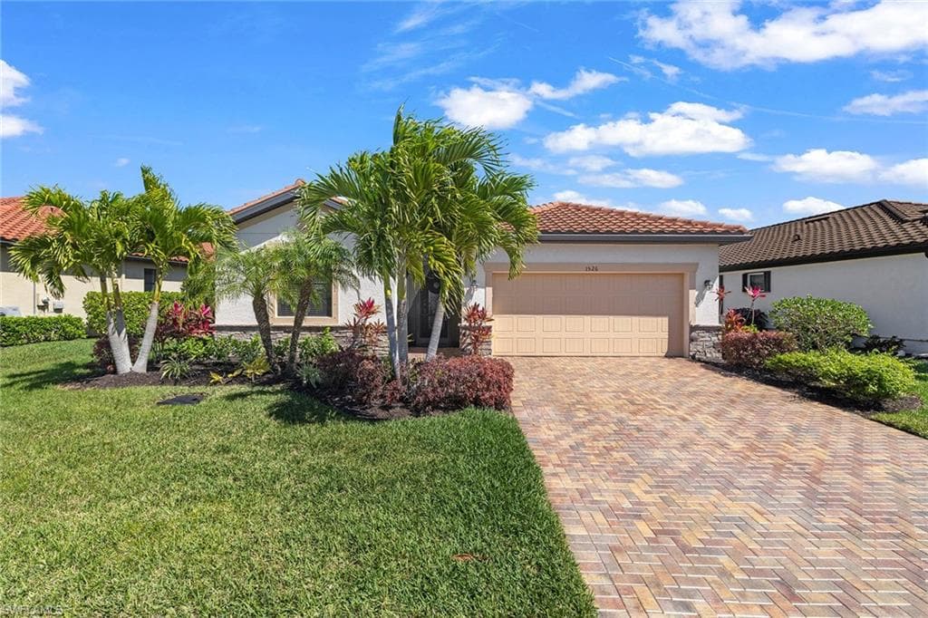1526 Santiago Cir, Naples, FL 34113-35