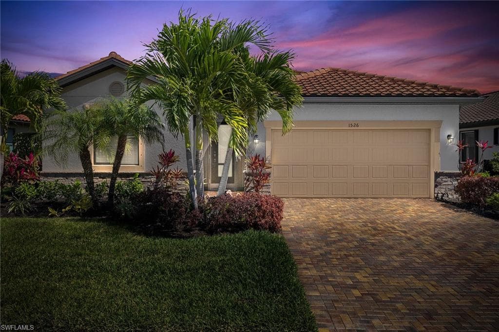 1526 Santiago Cir, Naples, FL 34113-36
