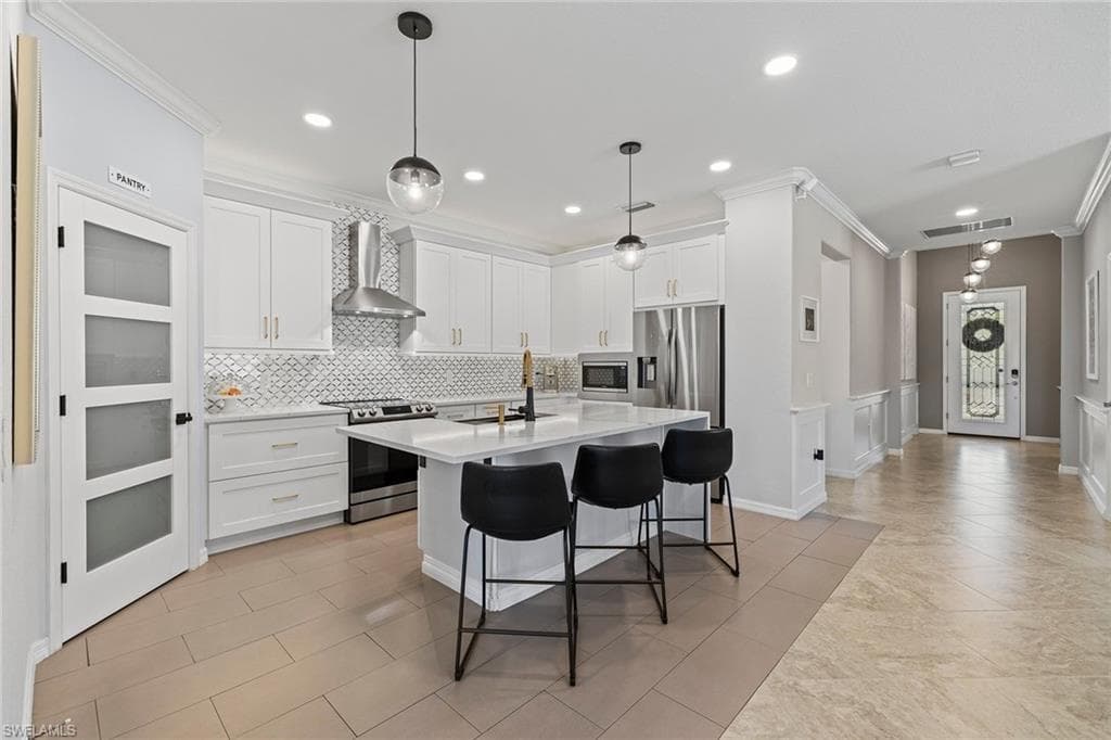 1526 Santiago Cir, Naples, FL 34113-4