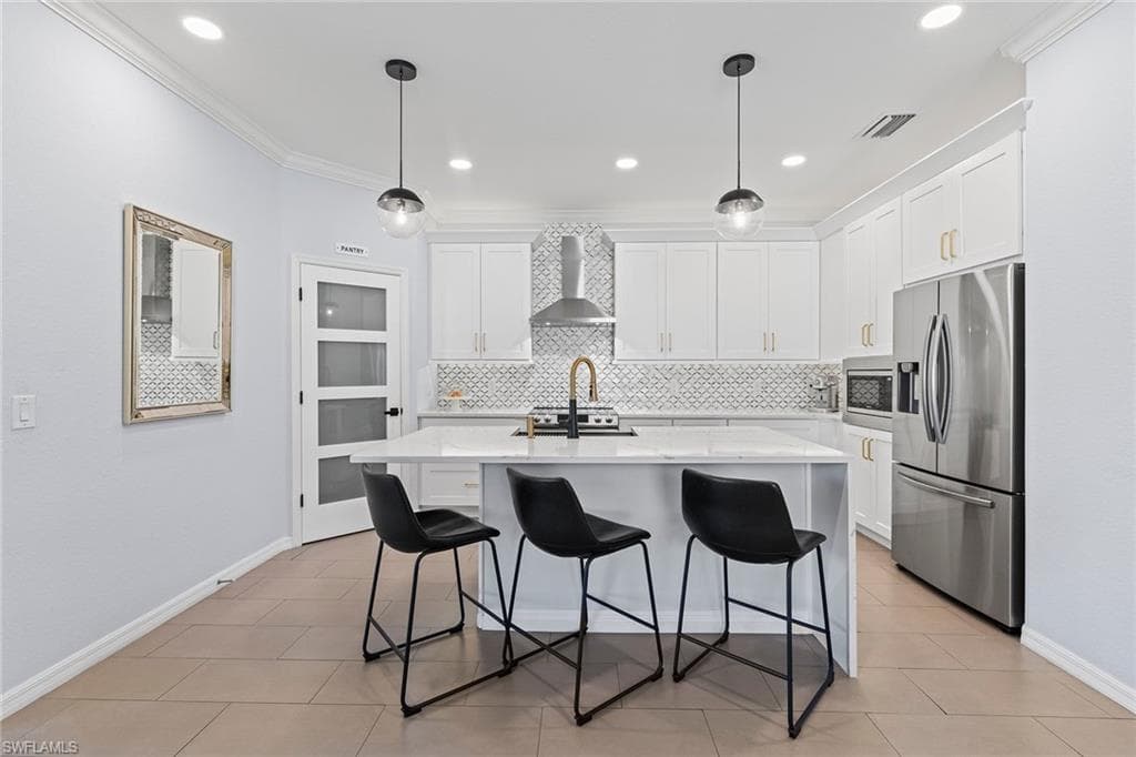 1526 Santiago Cir, Naples, FL 34113-6