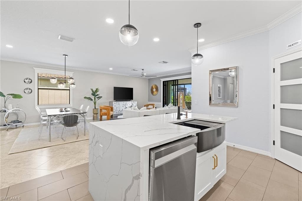 1526 Santiago Cir, Naples, FL 34113-7