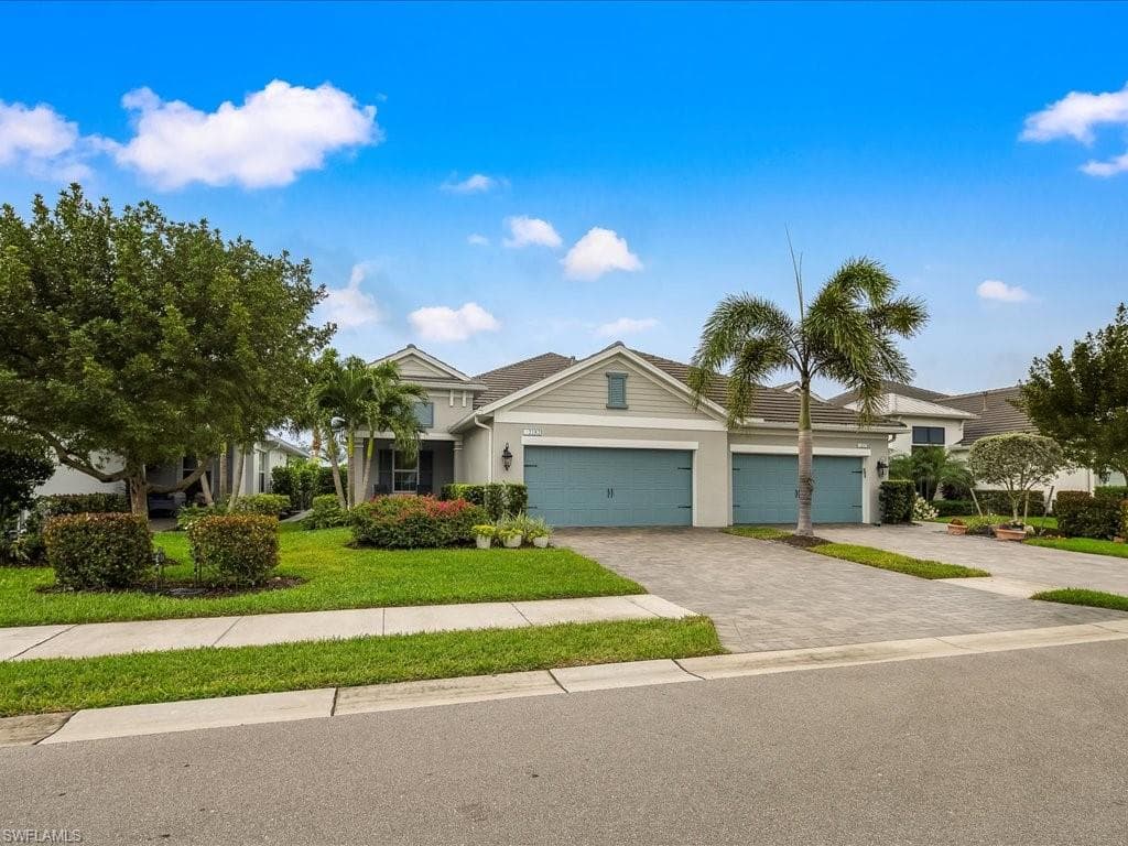 2182 Marquesa Cir S, Naples, FL 34112-1