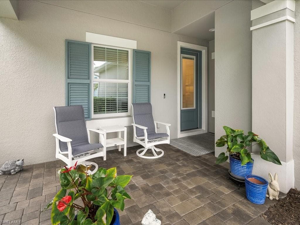 2182 Marquesa Cir S, Naples, FL 34112-4