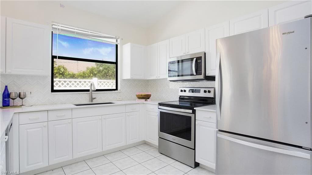 594 108th Ave N, Naples, FL 34108-9