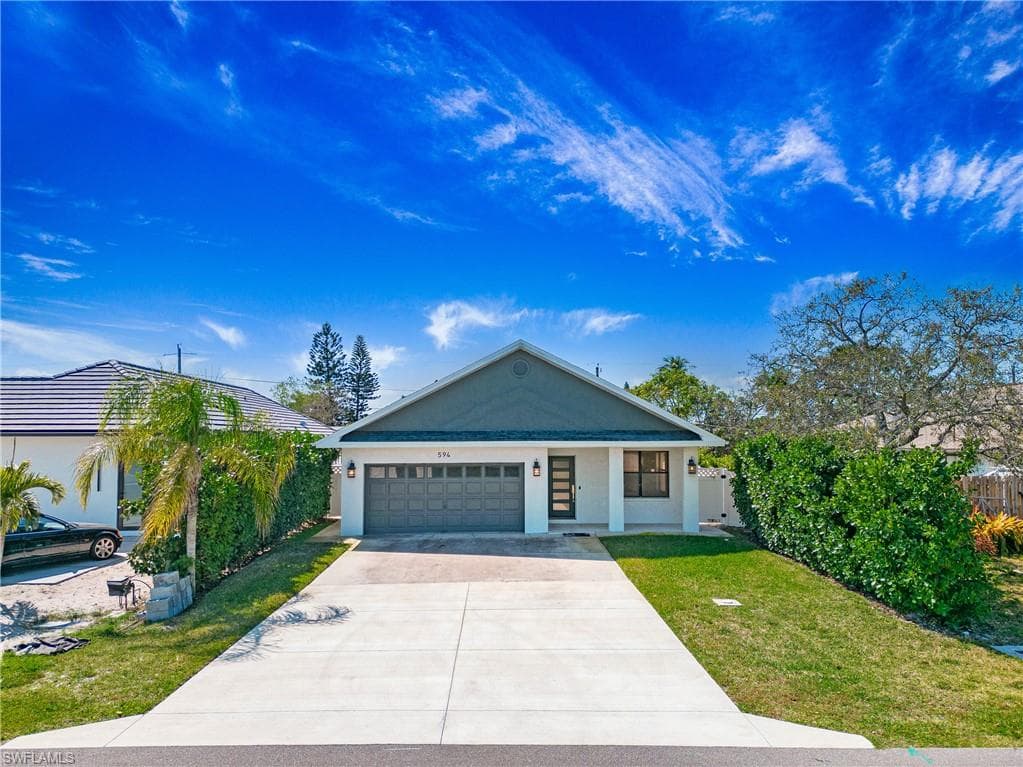 594 108th Ave N, Naples, FL 34108-1