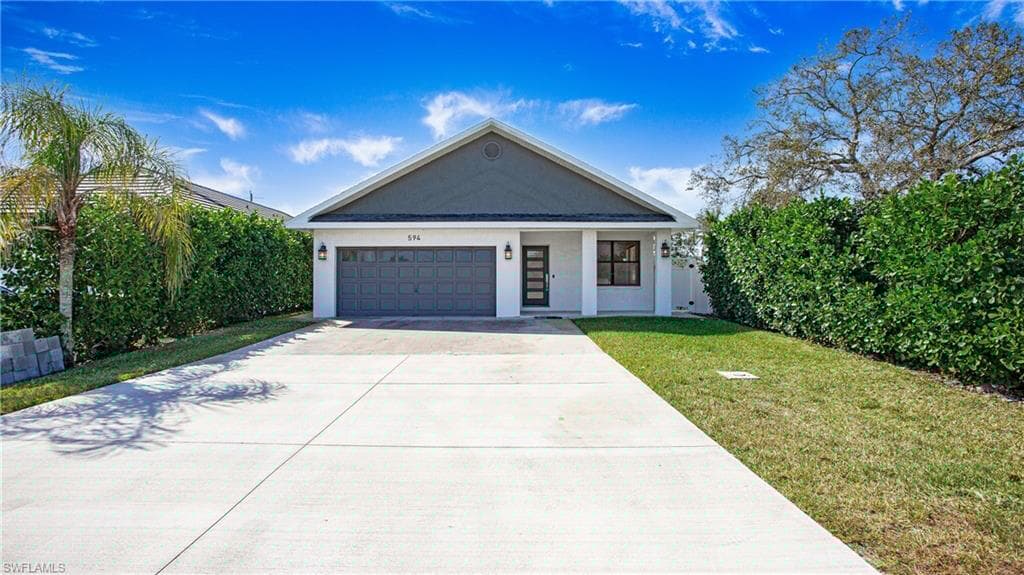 594 108th Ave N, Naples, FL 34108-3