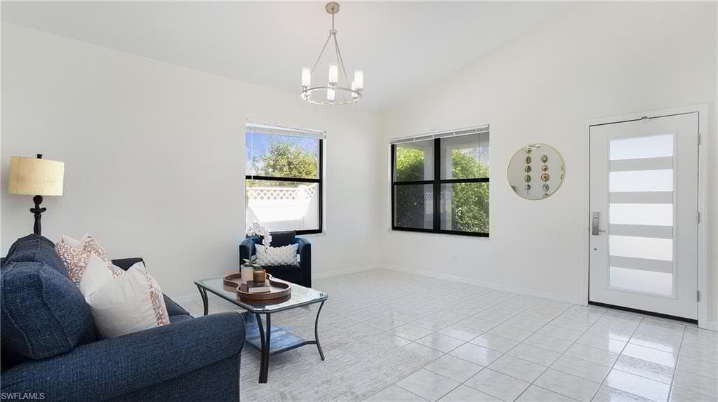 594 108th Ave N, Naples, FL 34108-4