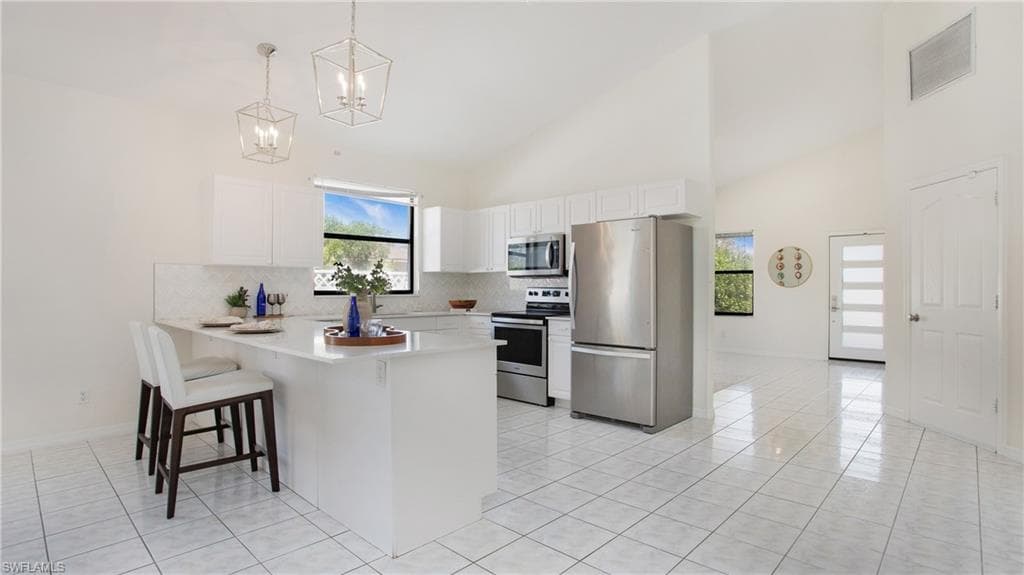 594 108th Ave N, Naples, FL 34108-8
