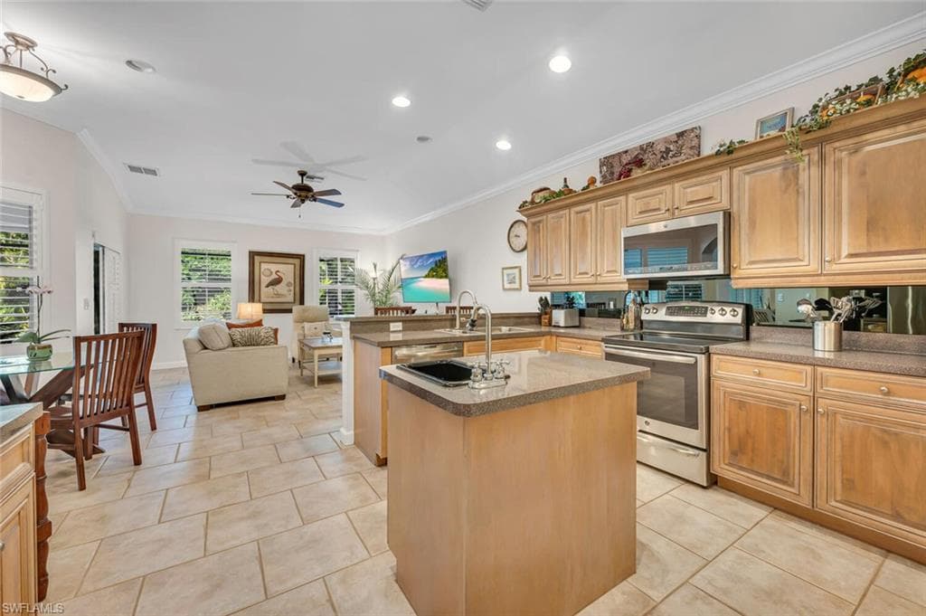 6671 Mangrove Way, Naples, FL 34109-9
