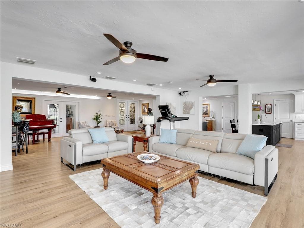356 Nassau Ct, Marco Island, FL 34145-16