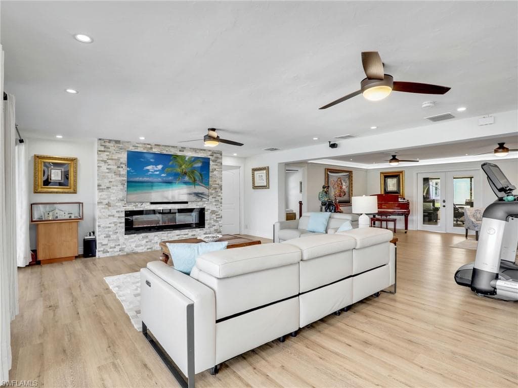 356 Nassau Ct, Marco Island, FL 34145-17