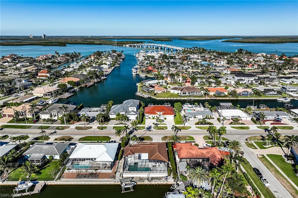 828 Barfield Dr, Marco Island, FL 34145-26