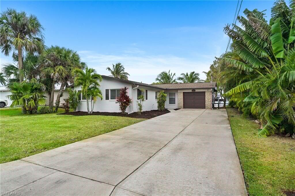 2226 Santiago Ave, Fort Myers, FL 33905-8