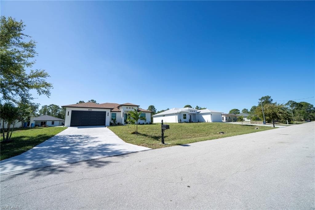 3003 52nd St W, Lehigh Acres, FL 33971-4