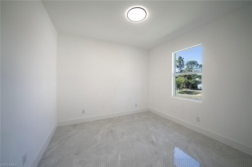 3005 52nd St W, Lehigh Acres, FL 33971-19