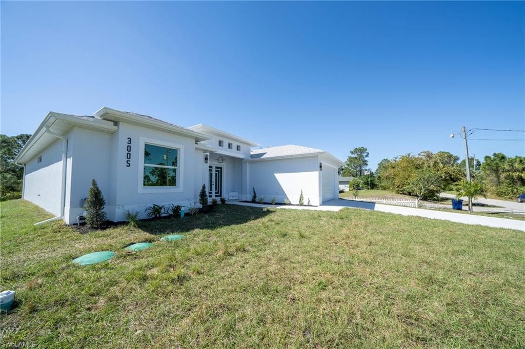 3005 52nd St W, Lehigh Acres, FL 33971-2