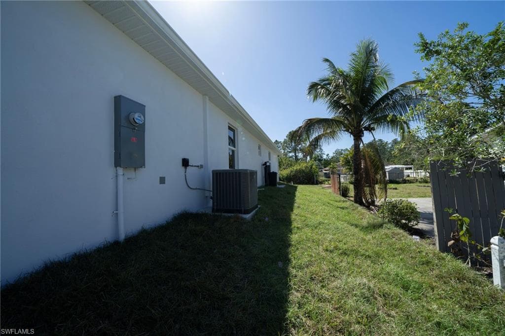 3005 52nd St W, Lehigh Acres, FL 33971-33