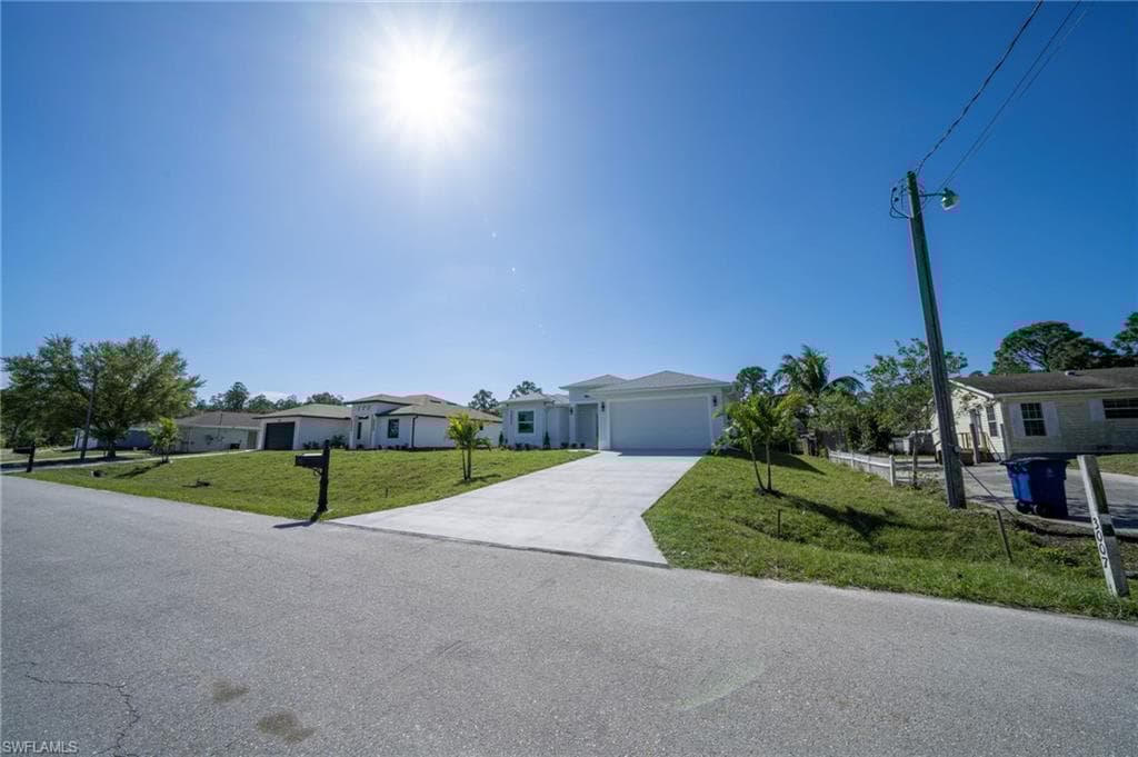 3005 52nd St W, Lehigh Acres, FL 33971-4