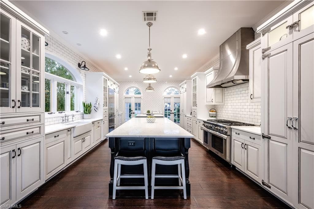 13189 Valewood Dr, Naples, FL 34119-11