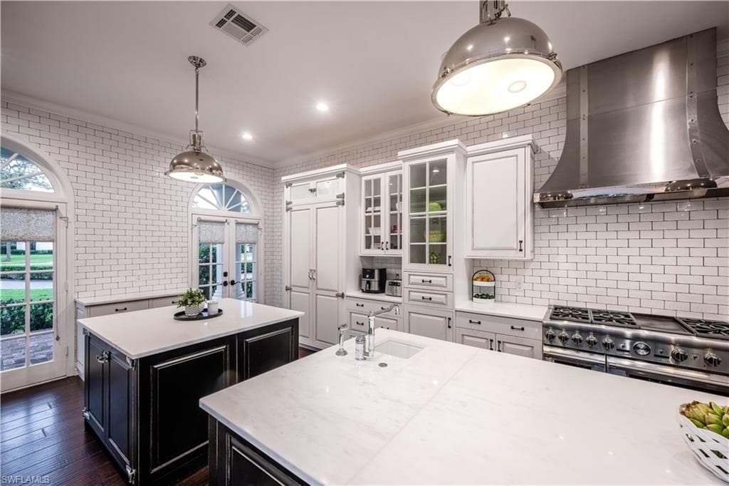 13189 Valewood Dr, Naples, FL 34119-13