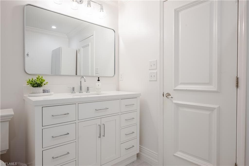 13189 Valewood Dr, Naples, FL 34119-36