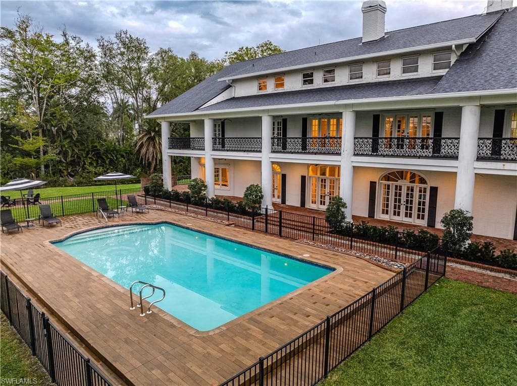 13189 Valewood Dr, Naples, FL 34119-47