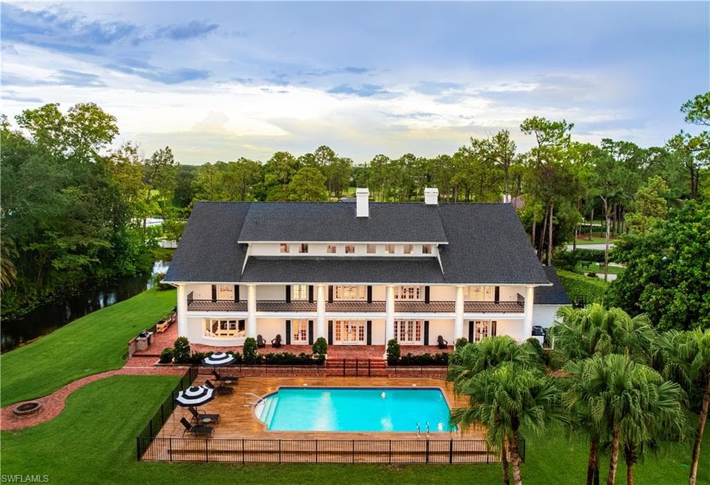 13189 Valewood Dr, Naples, FL 34119-4