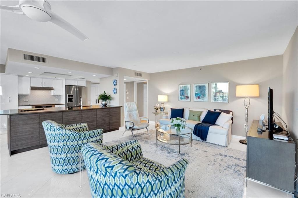 6585 Nicholas Blvd 404, Naples, FL 34108-9