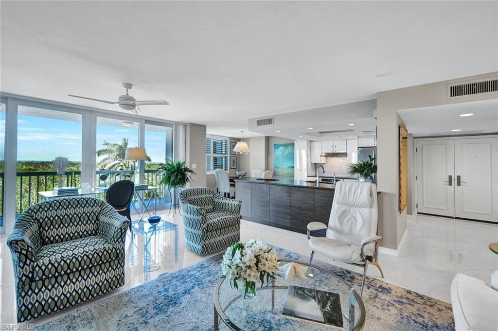 6585 Nicholas Blvd 404, Naples, FL 34108-10
