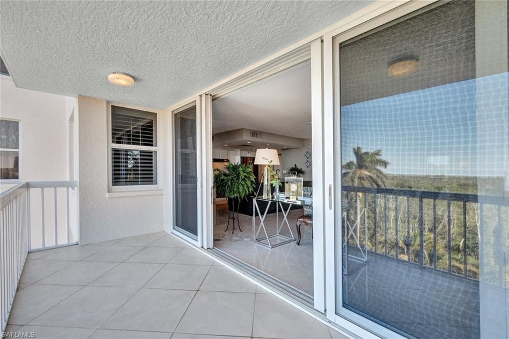 6585 Nicholas Blvd 404, Naples, FL 34108-14