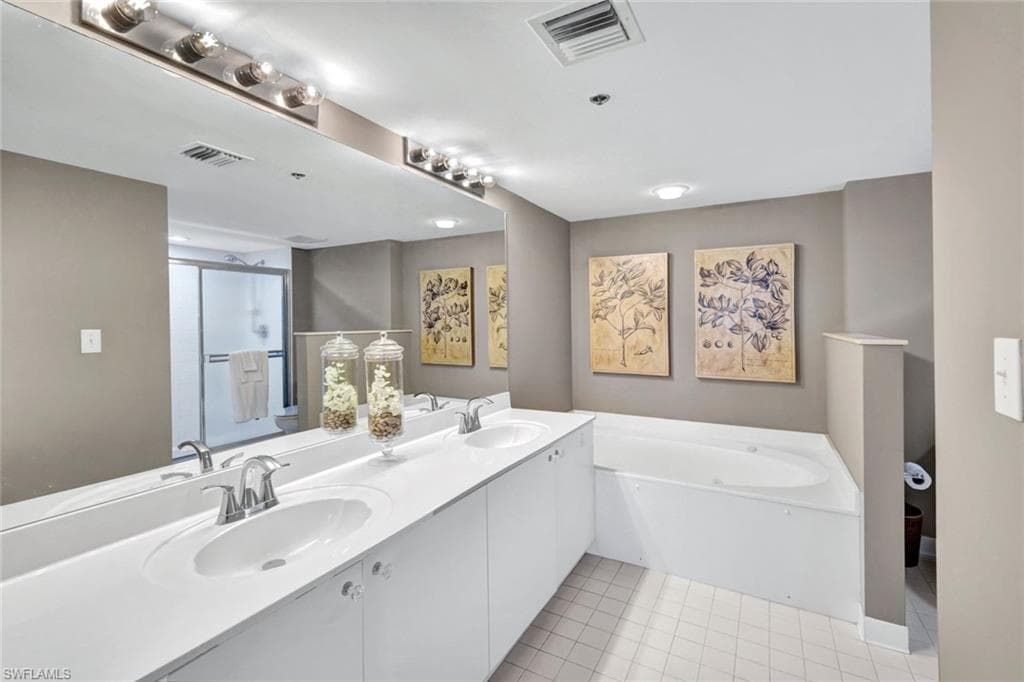 6585 Nicholas Blvd 404, Naples, FL 34108-17