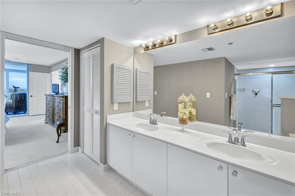 6585 Nicholas Blvd 404, Naples, FL 34108-18