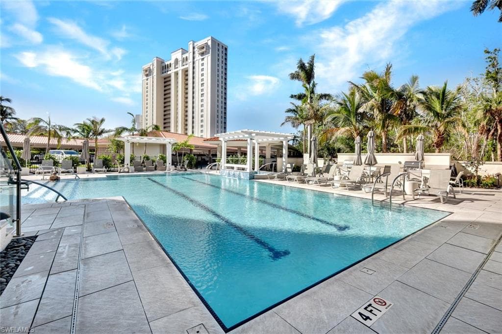 6585 Nicholas Blvd 404, Naples, FL 34108-28