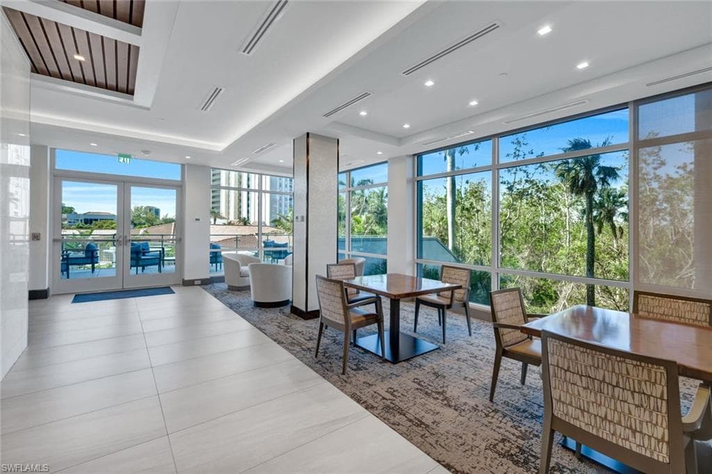 6585 Nicholas Blvd 404, Naples, FL 34108-33