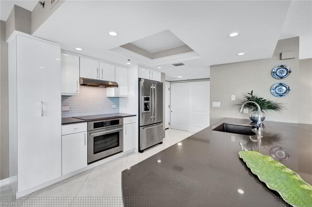 6585 Nicholas Blvd 404, Naples, FL 34108-5